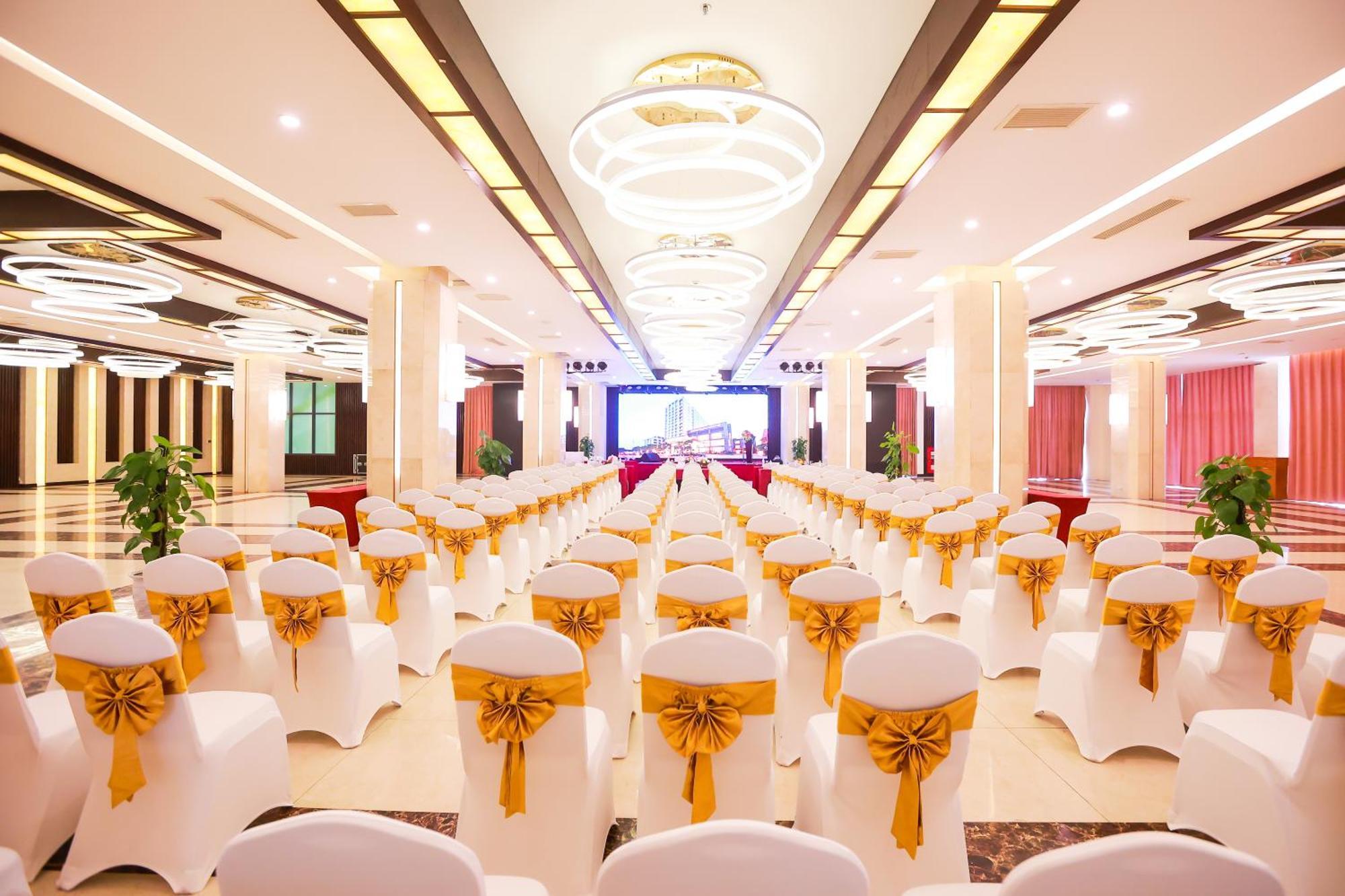 Muong Thanh Luxury Nhat Le Hotel Донгхой Экстерьер фото