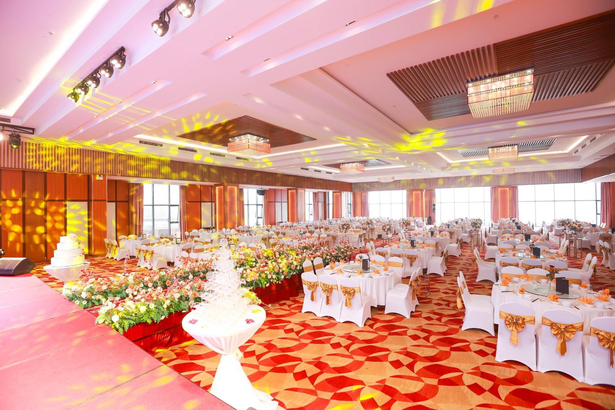 Muong Thanh Luxury Nhat Le Hotel Донгхой Экстерьер фото