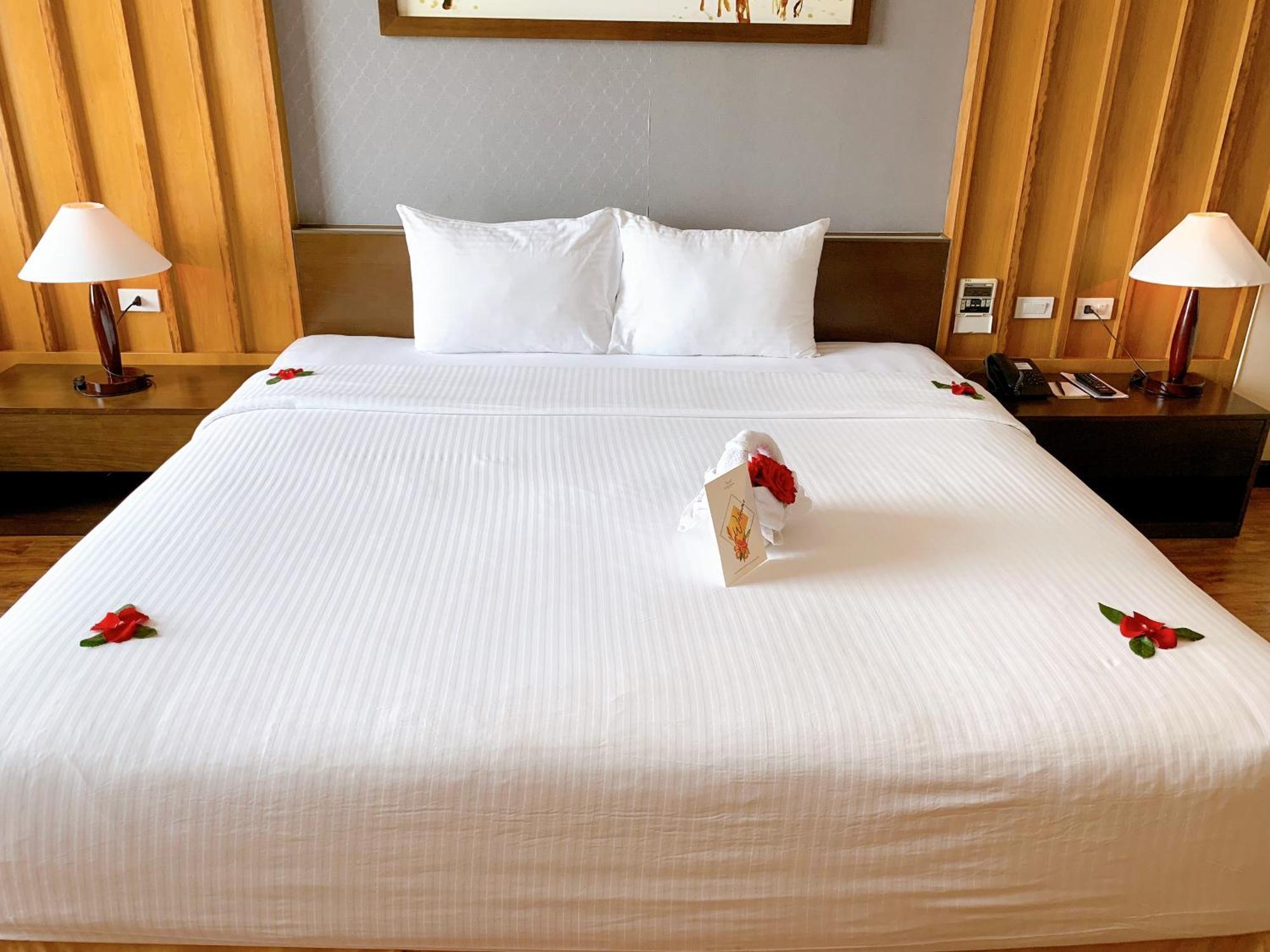 Muong Thanh Luxury Nhat Le Hotel Донгхой Экстерьер фото